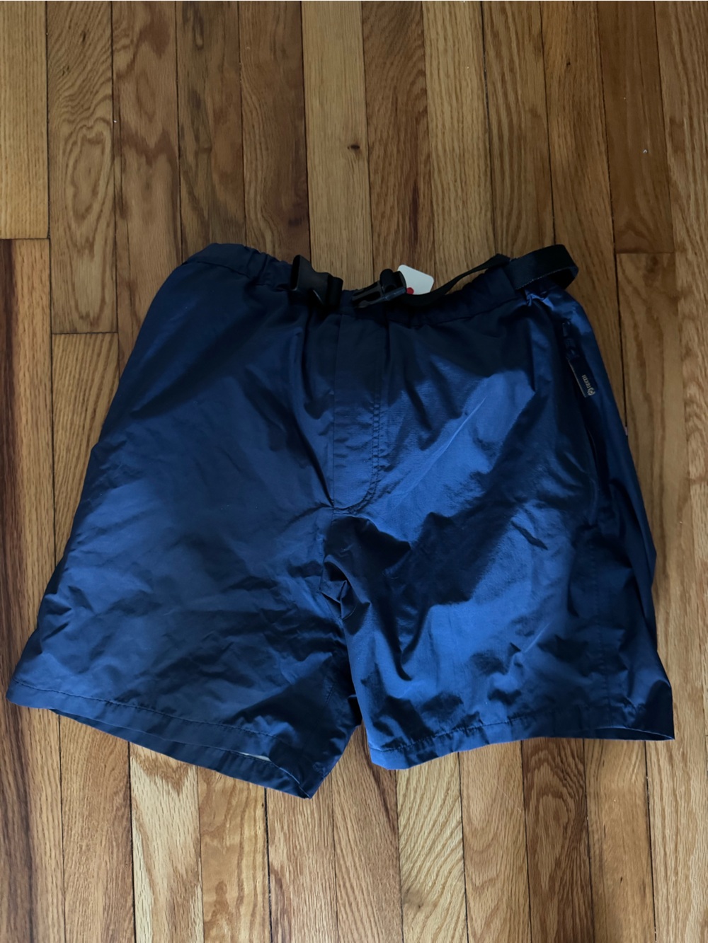 Henri Lloyd Navy Shorts pockets & easy buckle belt Men’s size large EUC like new